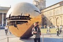 02 - Rose dans une cours du musee du Vatican * 861 x 583 * (151KB)